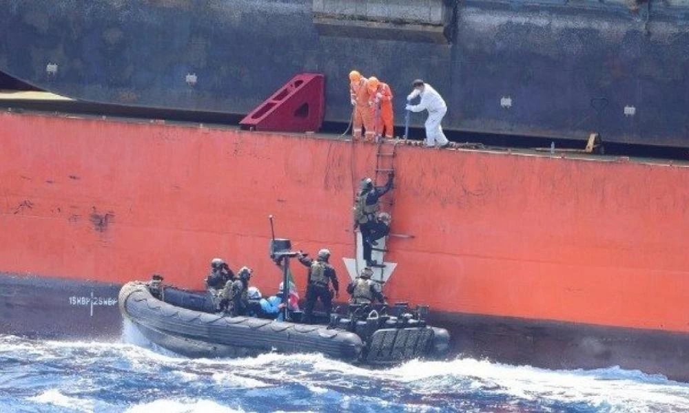 IMB: H πειρατεία πλήττει την ναυτιλία παρά την μικρή μείωσή της το 2024
